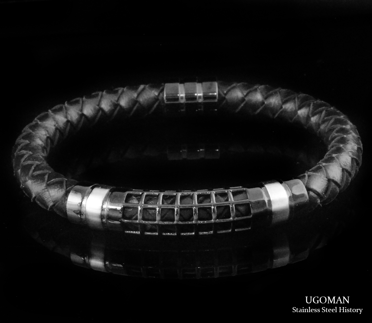 <p>Black Plate &&nbsp;Knitted leather</p>